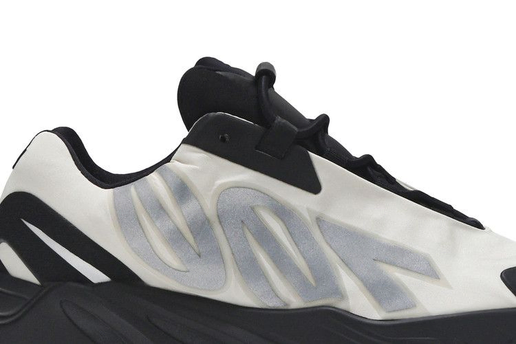 yeezy-boost-700-mnvn-kids-bone-fy3730_01