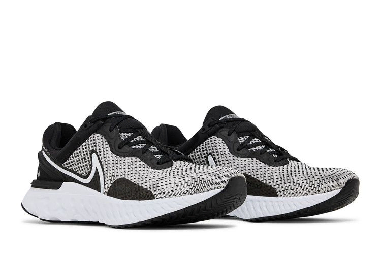 react-miler-3-white-black-dd0490-101_07