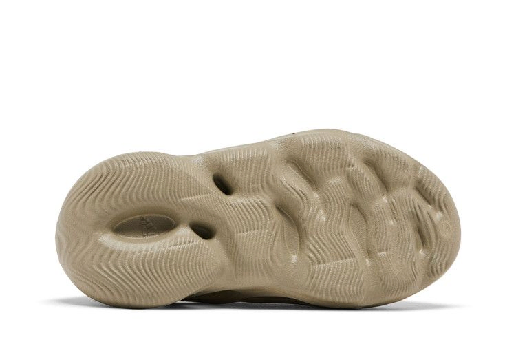 yeezy-foam-runner-infants-stone-salt-hp5336_03