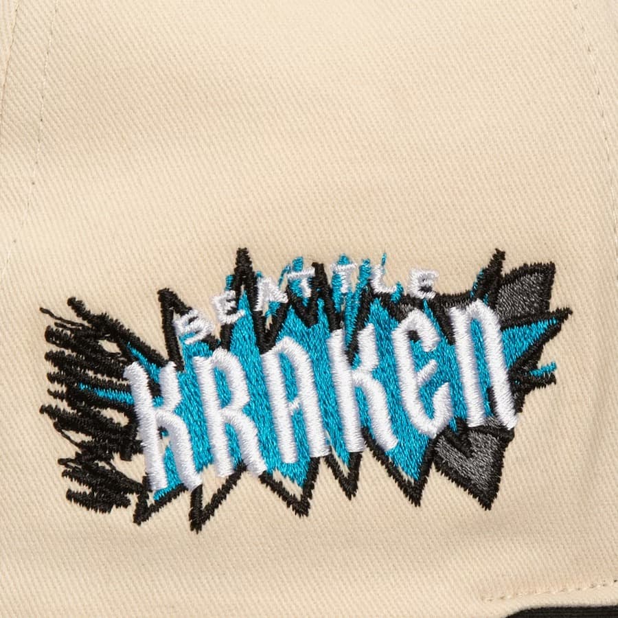 Бейсболка Mitchell & Ness Cream Seattle Kraken Overspray Pro Crown Snapback Hat