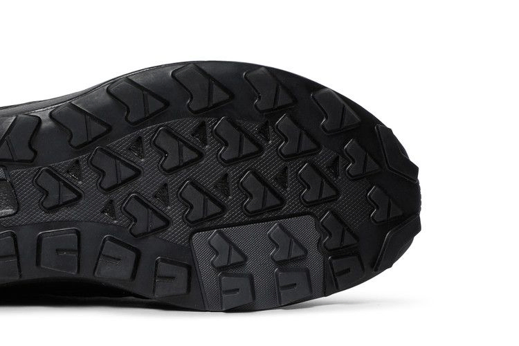 pharrell-x-terrex-trailmaker-mid-gtx-triple-black-gz8342_04