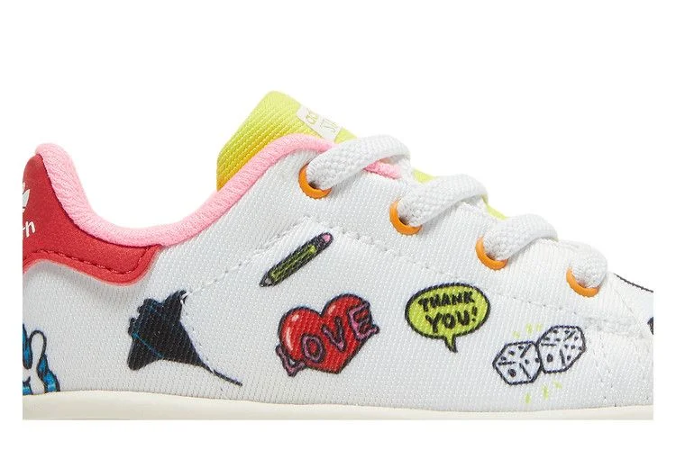 Krossovki-Aaron-Kai-x-adidas-Stan-Smith-Primeblue-Infant-Doodles-1