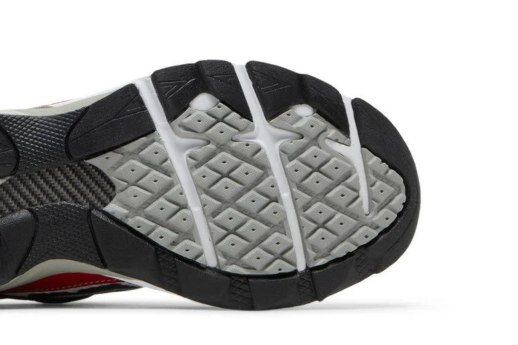 Krossovki-New-Balance-920-Made-In-England-Grey-Black-4