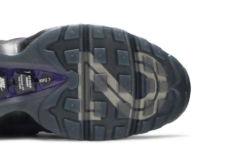 Krossovki-LeBron-James-x-Nike-Air-Max-95-NRG-Home-Team-4