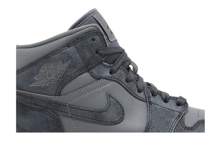 Кроссовки Wmns Air Jordan 1 Mid 'Distressed Smoke Grey'