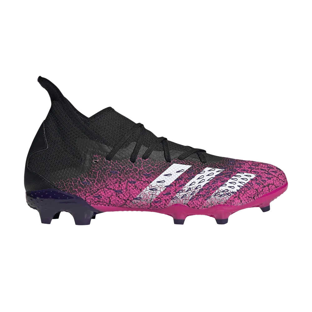Krossovki-Adidas-Predator-Freak.3-FG-Demonscale-Shock-Pink