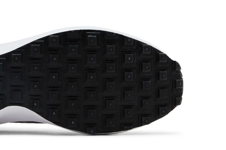 Krossovki-Nike-Waffle-Debut-White-Black-4