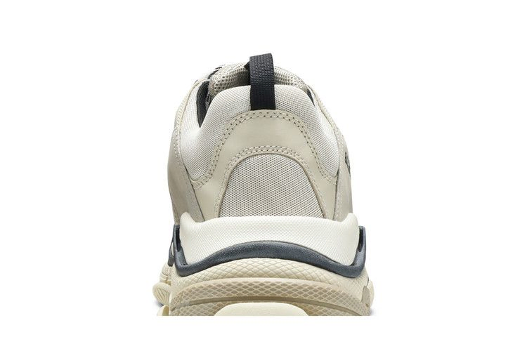 Кроссовки Balenciaga Triple S Sneaker 'Vanille'