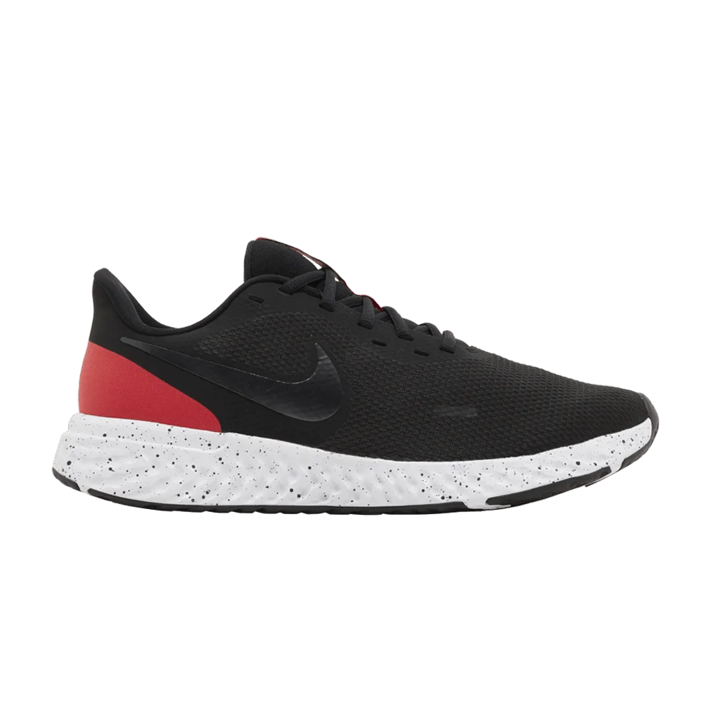 Krossovki-Nike-Revolution-5-Extra-Wide-Bred