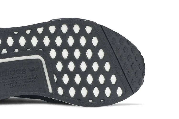 Krossovki-adidas-Wmns-NMD_R1-Metallic-Plugs-Core-Black-4