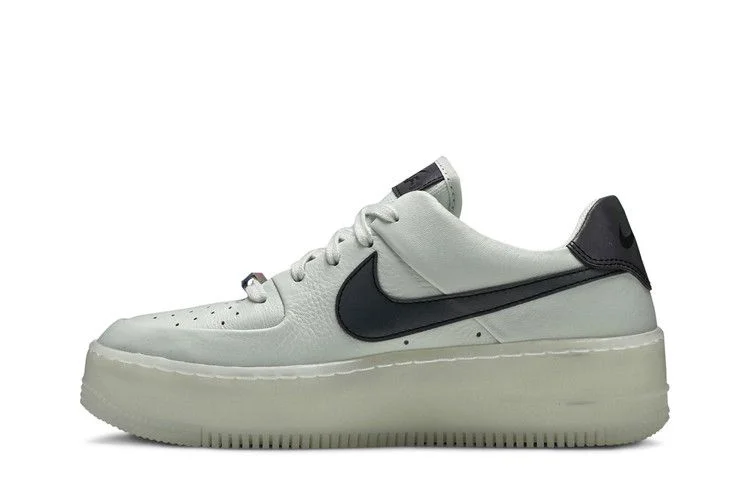Krossovki-Nike-Wmns-Air-Force-1-Sage-Low-LX-Spruce-Aura-2
