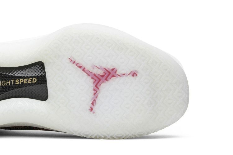 air-jordan-32-cny-aj6331-042_04