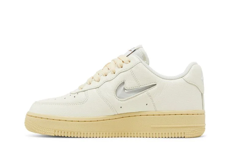 Кроссовки Nike Wmns Air Force 1 '07 LX 'Coconut Milk'