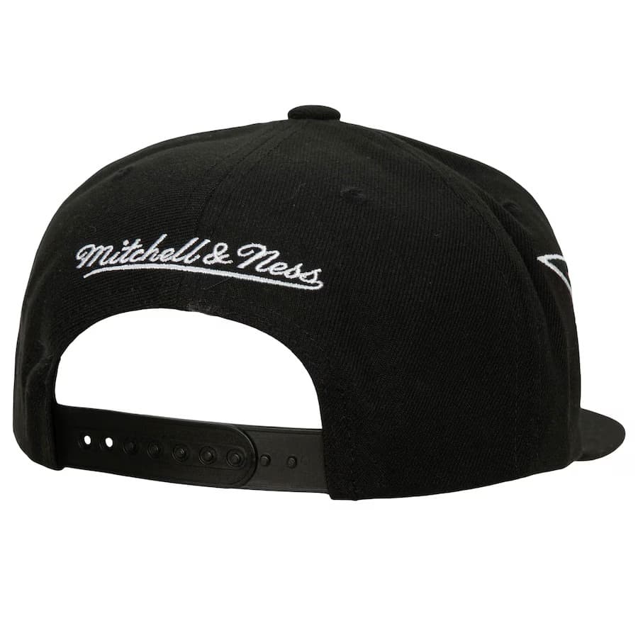 Бейсболка Mitchell & Ness Black Chicago Blackhawks Double Trouble Snapback Hat
