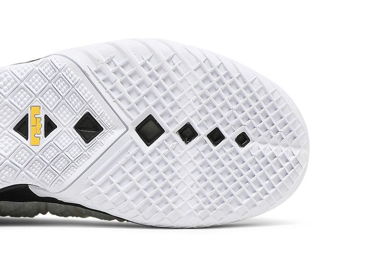 lebron-18-home-cq9283-100_04