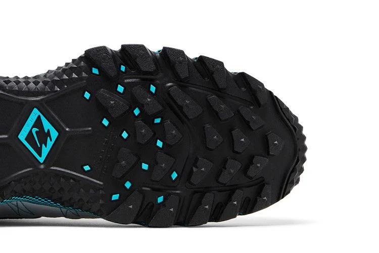 Кроссовки Nike Air Humara 'Pure Platinum Dusty Cactus'