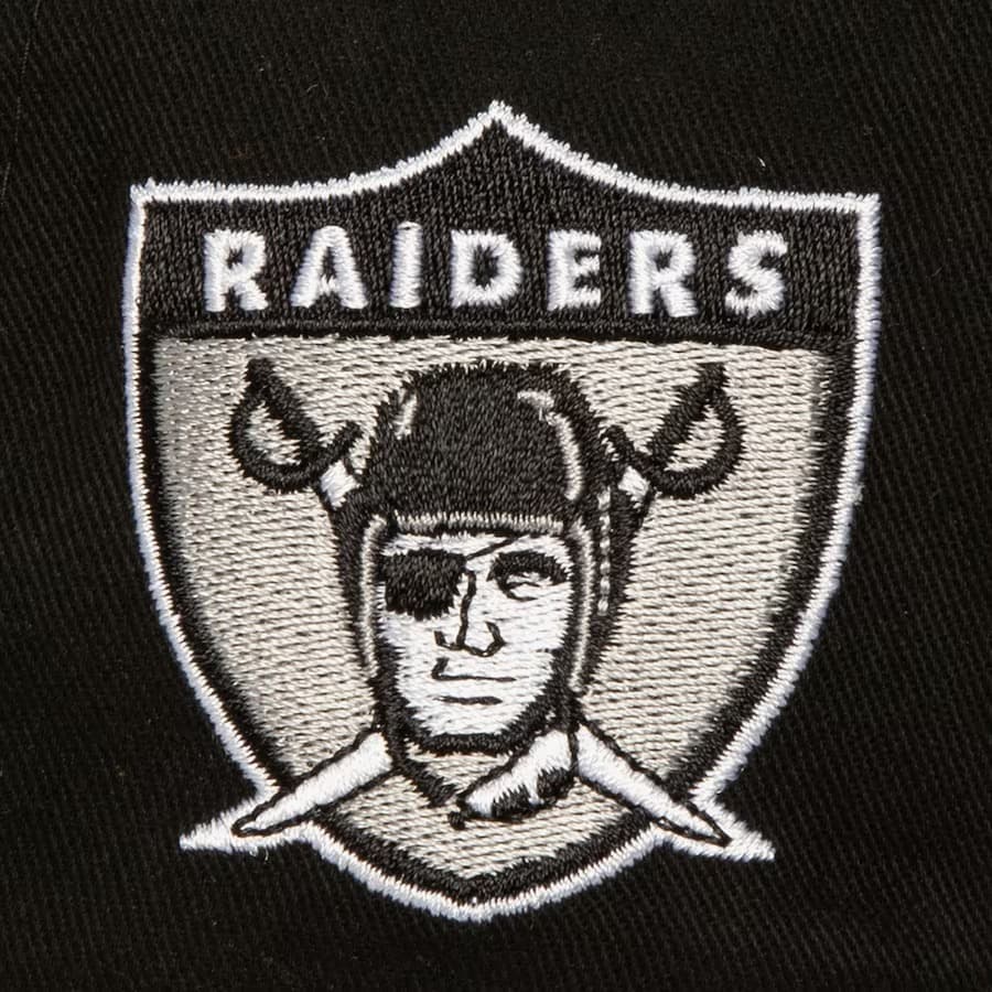 Бейсболка Mitchell & Ness Black Oakland Raiders Block Sweep Pro Adjustable Hat