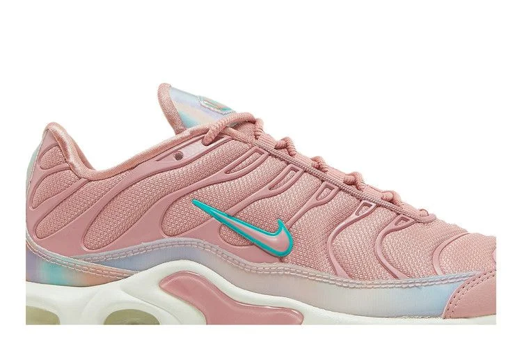 Krossovki-Nike-Wmns-Air-Max-Plus-SE-Red-Stardust-1