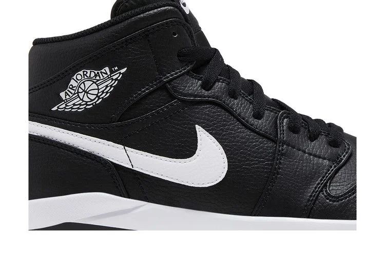 Кроссовки Air Jordan 1 Retro Metal 'Black White' 2023
