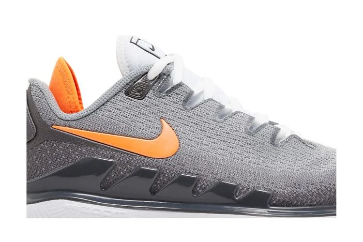 Krossovki-Nike-Court-Air-Zoom-Vapor-X-Knit-HC-Metallic-Dark-Grey-Total-Orange-1