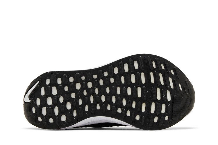 wmns-reactx-infinity-run-4-wide-black-white-fn0880-001_03