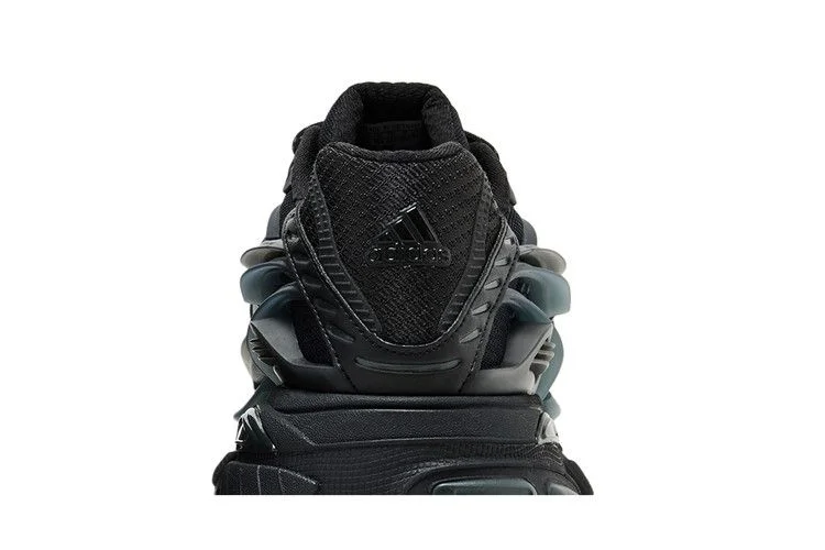 Krossovki-Pharrell-x-VIRGINIA-x-adidas-Adistar-Jellyfish-Triple-Black-6