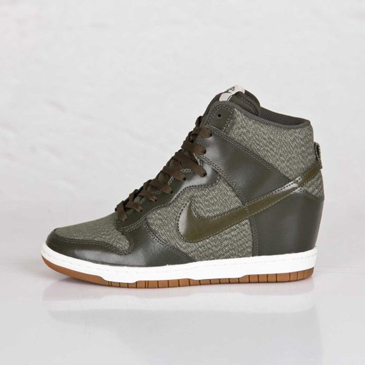 Кроссовки Nike Wmns Dunk Sky Hi Essential