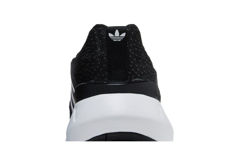 swift-run-22-black-grey-gz3496_06