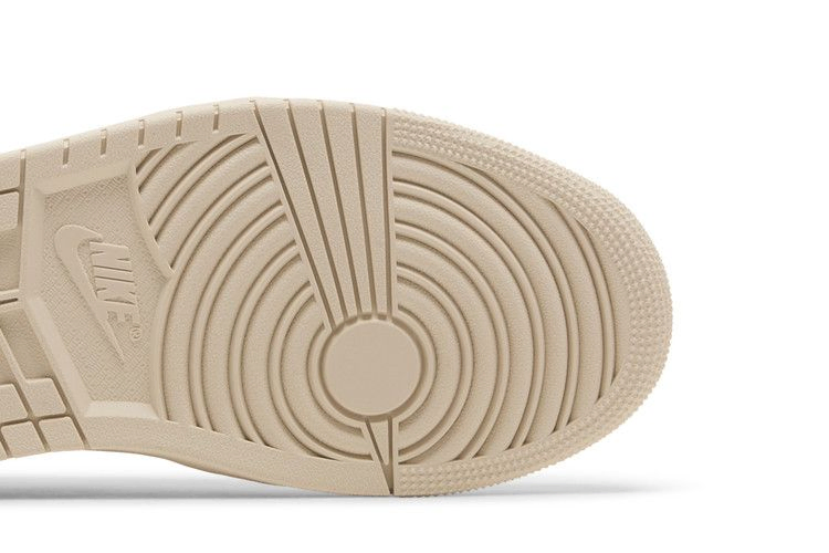 Кроссовки Wmns Air Jordan 1 Low Method of Make 'Legend Light Brown'