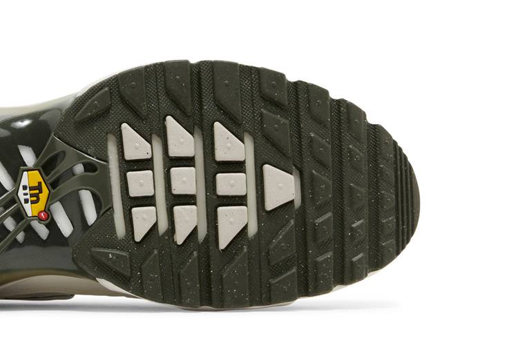 Кроссовки Nike Air Max Plus 'Phantom Neutral Olive'