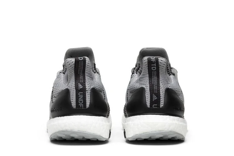Кроссовки Undefeated x adidas UltraBoost 'Shift Grey'