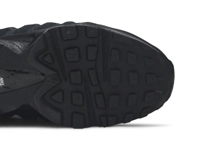 Krossovki-Nike-Air-Max-95-GS-Triple-Black-4