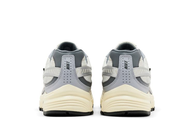 initiator-light-bone-metallic-silver-hq1179-001_05
