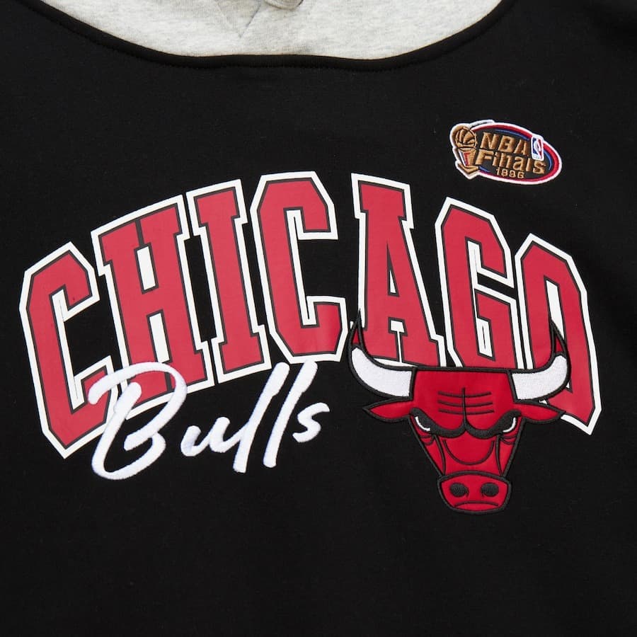 Худи Mitchell & Ness Black Chicago Bulls Snow Washed Fleece Pullover Hoodie