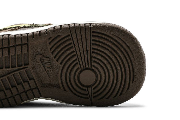 undefeated-x-dunk-low-sp-td-canteen-dj4307-200_04