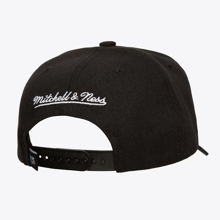Mitchell-Ness-Black-Charlotte-Hornets-Hardwood-Classics-Neon-Logo-Pro-Crown-Snapback-Hat-1