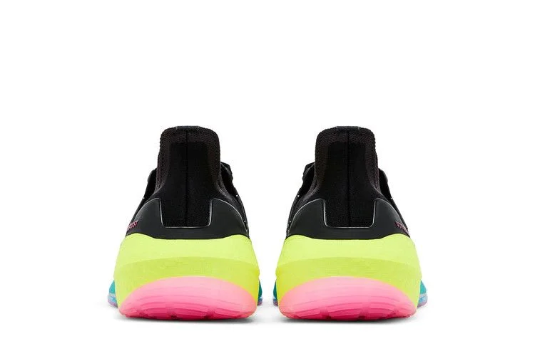 Krossovki-adidas-UltraBoost-22-Black-Multi-Gradient-5