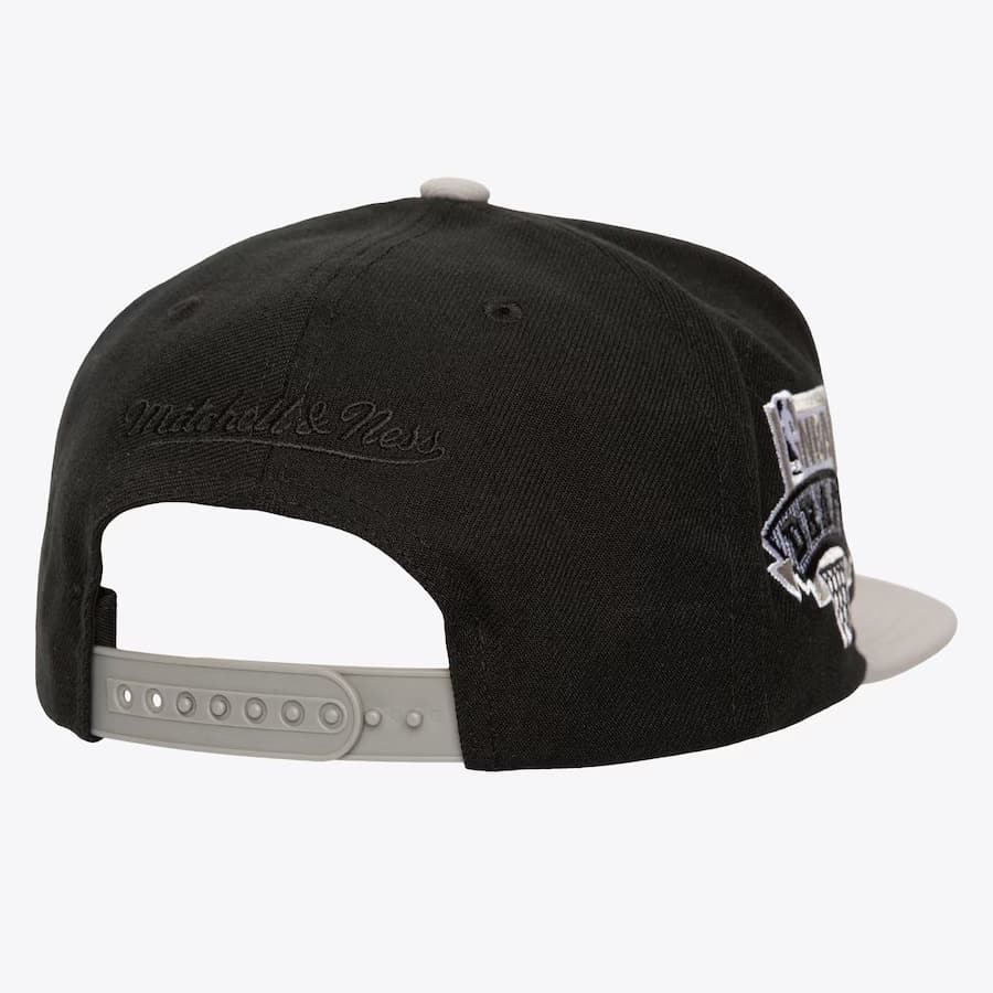 Бейсболка Mitchell & Ness Gray Black Chicago Bulls Core I Snapback Hat