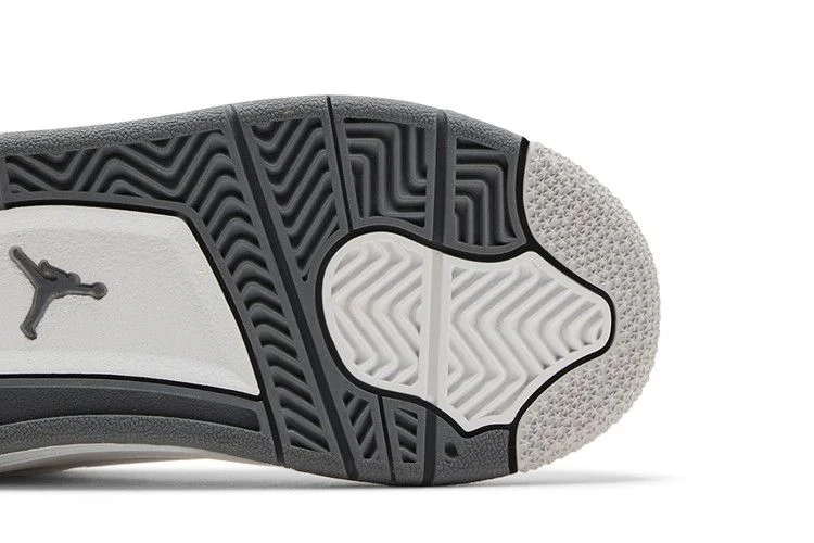 Krossovki-Air-Jordan-Dub-Zero-TD-White-Cool-Grey-4