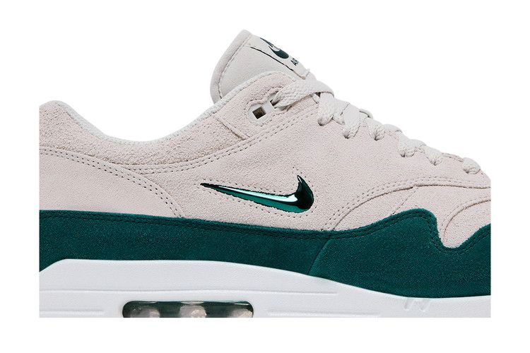air-max-1-sc-jewel-green-suede-918354-003_01