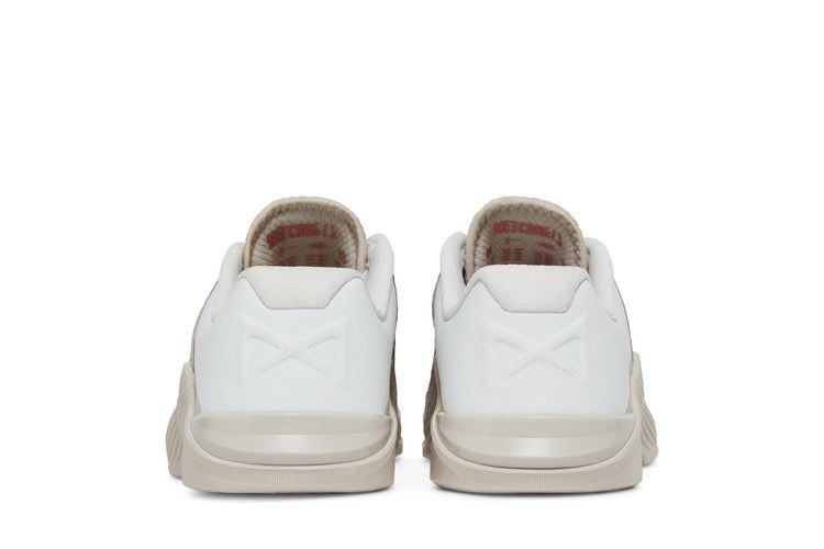 wmns-metcon-6-desert-sand-crimson-bliss-dj3076-064_05