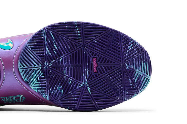 Кроссовки Nike Men's LeBron 22 'Frozen Grapes'