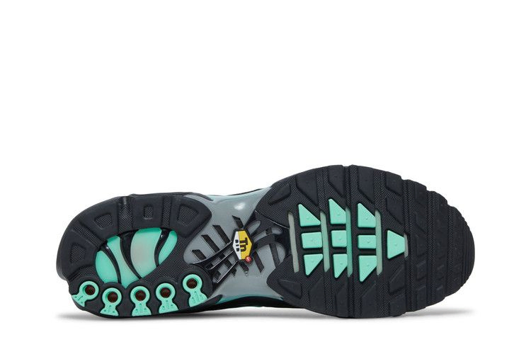 air-max-plus-spirograph-fb3351-001_03