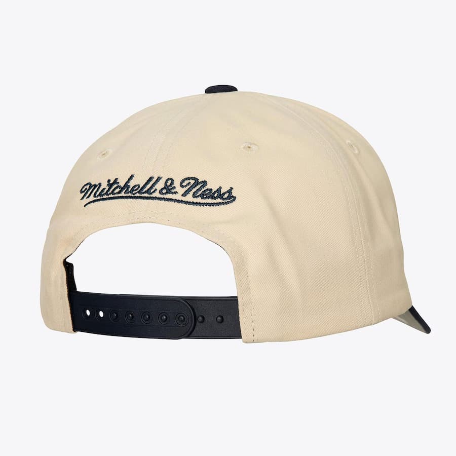 Бейсболка Mitchell & Ness White Georgetown Hoyas Collegiate Pro Vintage Snapback Hat