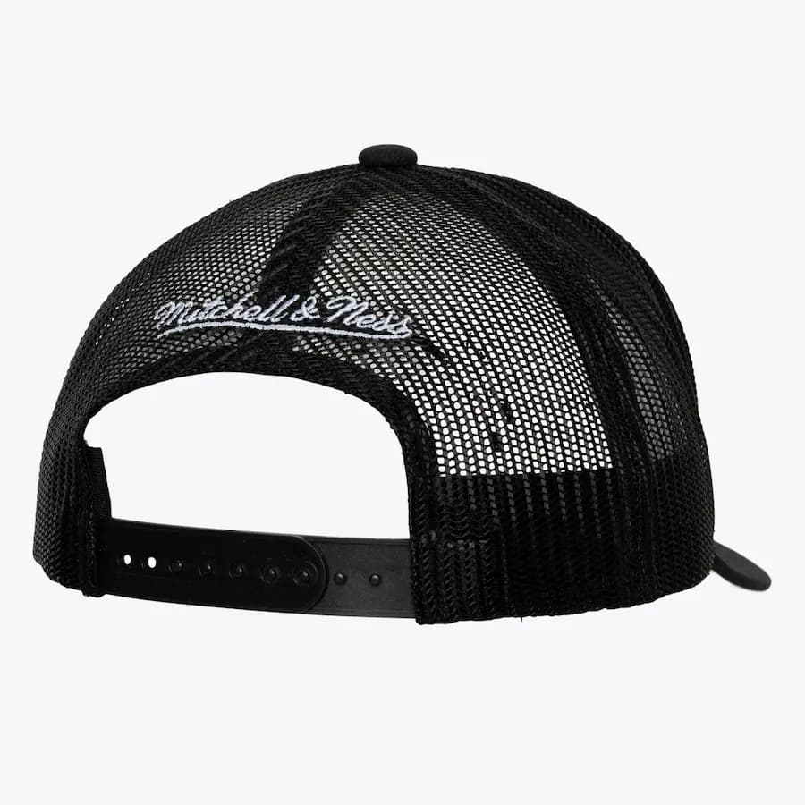 Бейсболка Mitchell & Ness Black Low Interlock Snapback Trucker Hat