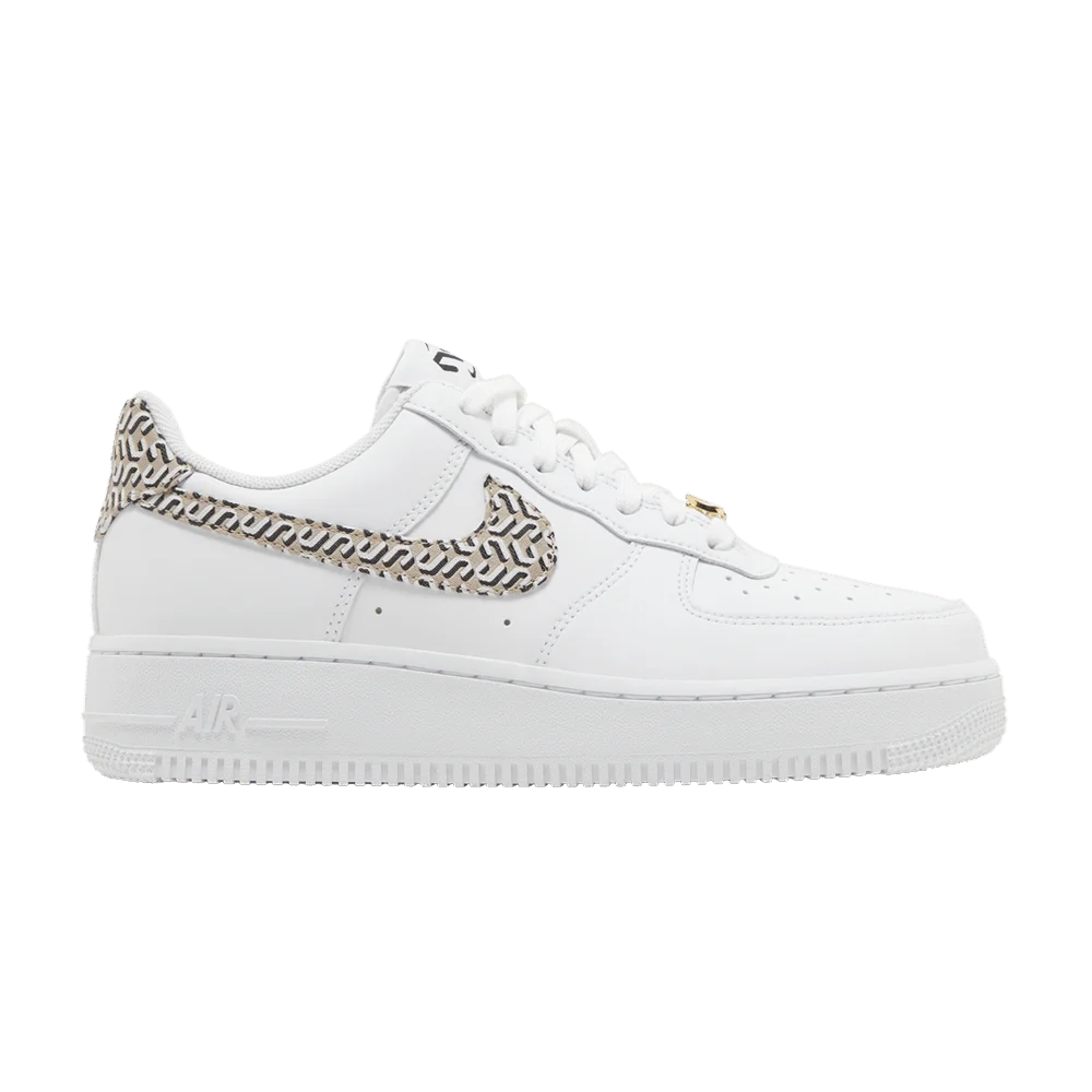 Krossovki-Nike-Wmns-Air-Force-1-LX-United-in-Victory-White