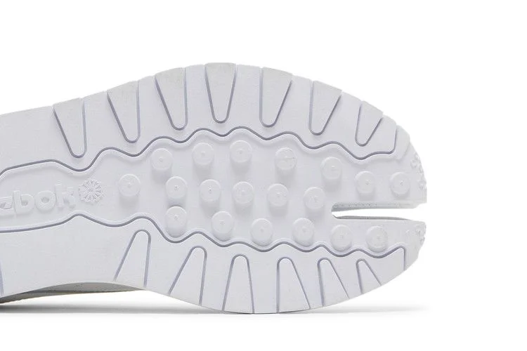 Krossovki-Maison-Margiela-x-Reebok-Wmns-Classic-Leather-Tabi-White-4
