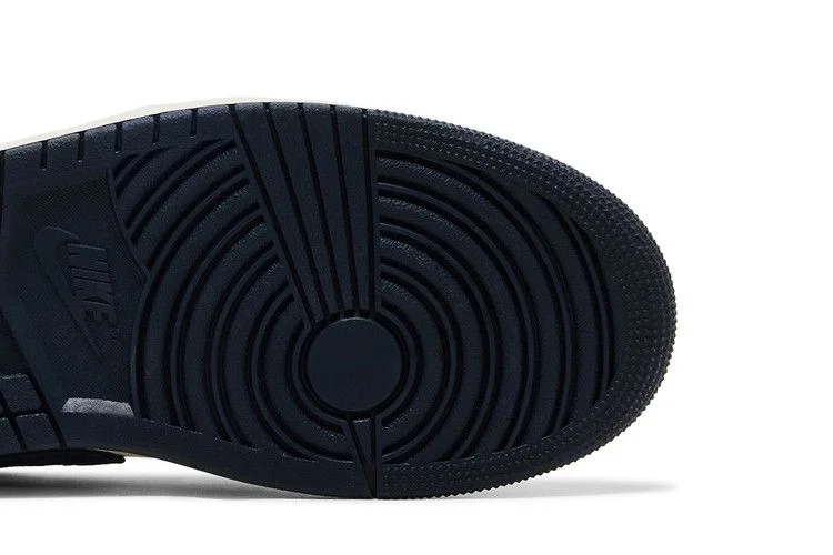 Кроссовки Air Jordan 1 Low SE 'Obsidian University Gold'