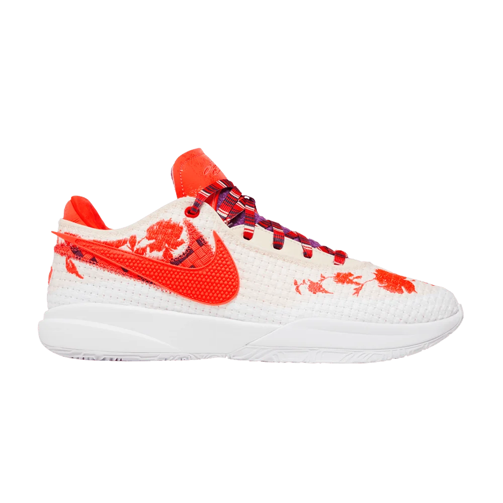 Krossovki-Mimi-Plange-x-Nike-LeBron-20-Premium-EP-Ceremony