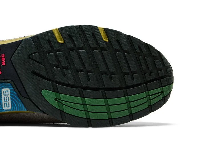 Krossovki-Salehe-Bembury-x-New-Balance-992-Made-in-USA-Calm-Be-The-Crater-4